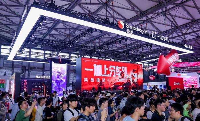一加ChinaJoy引爆游戏圈​​，一加携13/Ace5/13T三旗舰亮相，搭载