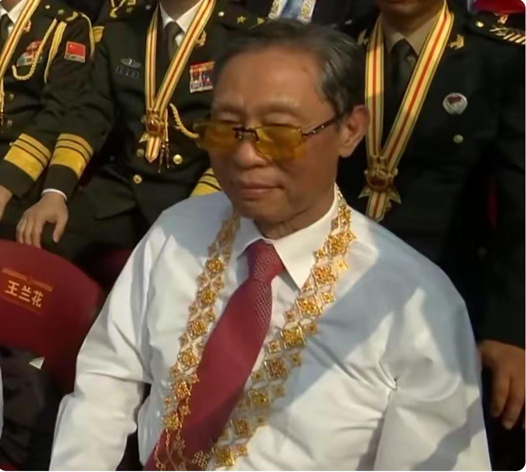 2020年9月8日，为抗击新冠疫情做出卓越贡献的钟南山院士，被授予“共和国勋章”