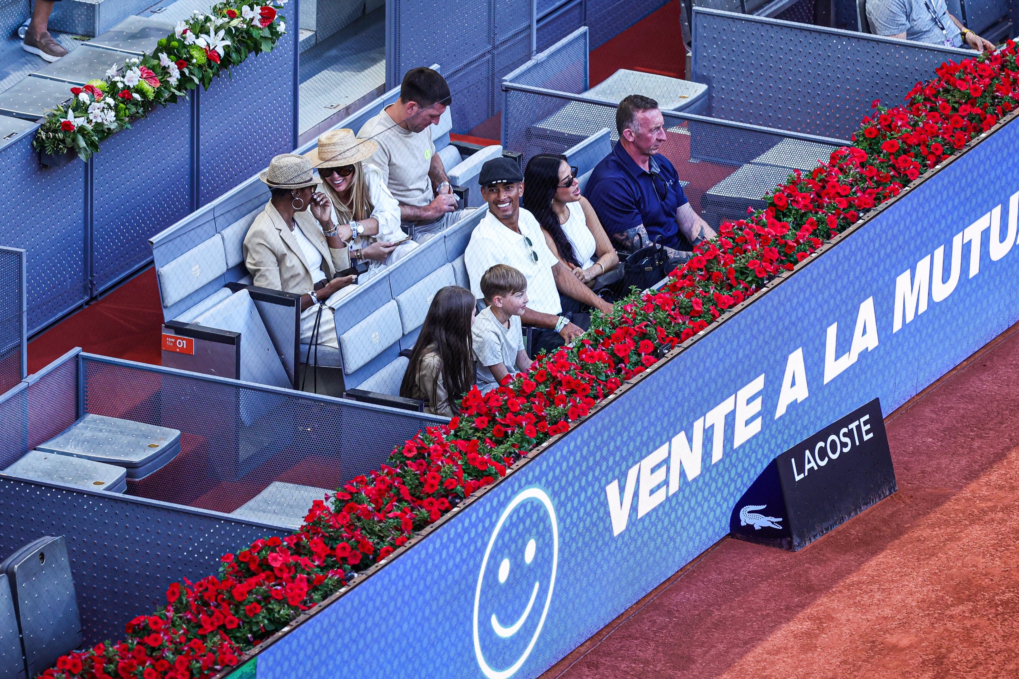 去年三月底排名还在900+，今年三月底便已首进前100；马德里大师赛首轮逆转德容