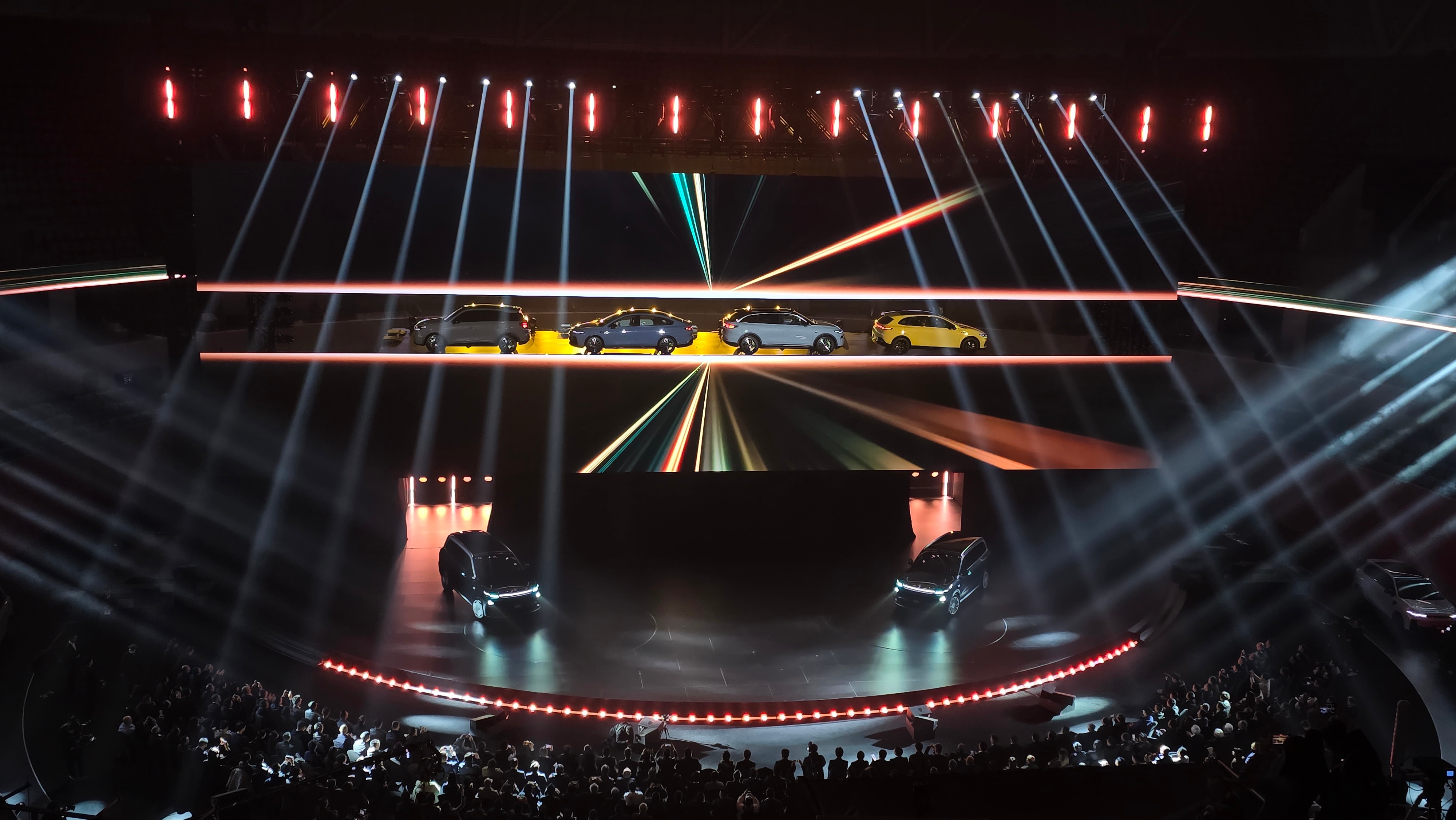 下一个十年，零跑的目标是成为世界级智能电动车企，年销规模达到 400 万辆。技术