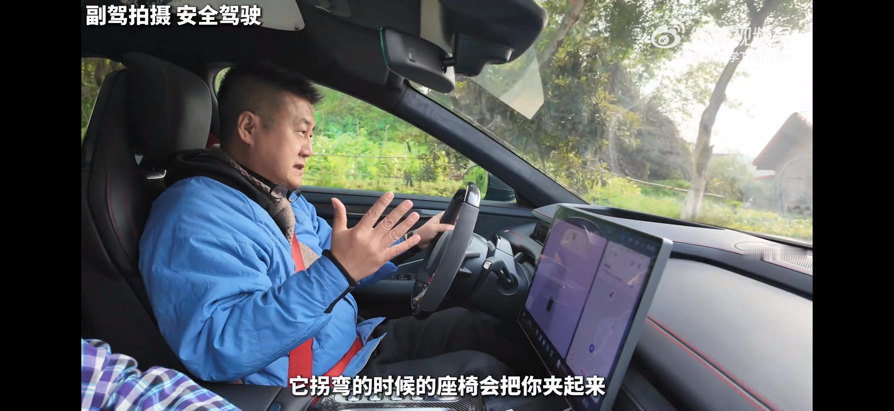 我身边有很多朋友嘴上说不买小米汽车，结果一去试驾就破功，大部分都逃不过真香定律。