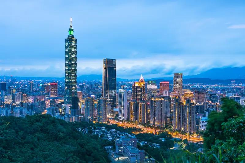 日本敢动台湾？这不是帮忙，是点火！

最近，日本一些政客又在台湾问题上“嘴痒”了