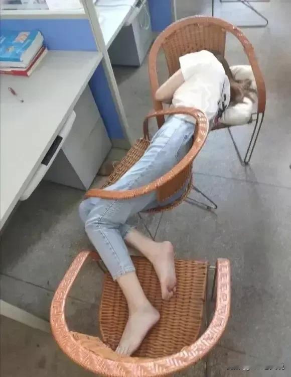 员工：凭啥延长下班时间？HR总监：你们不是反映午休时间短吗？现在午休时间给你们变