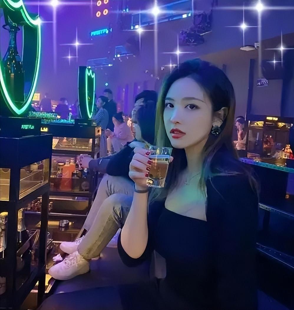 “00后给公司领导上了一课！”江苏一00后女生在入职第一天，便被领导要求去陪酒，