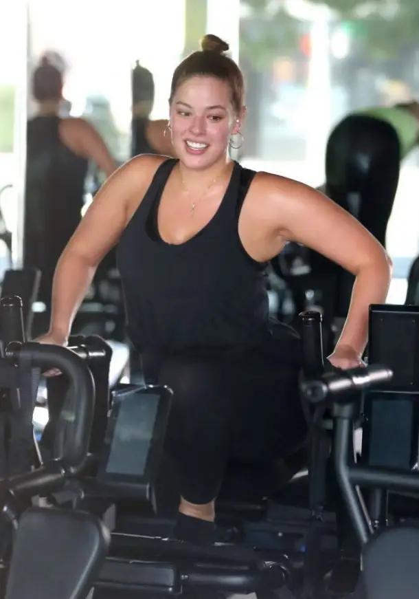 减肥时，饥饿感不是敌人，是身体在给你发“燃脂短信”——关键看你怎么回！



0