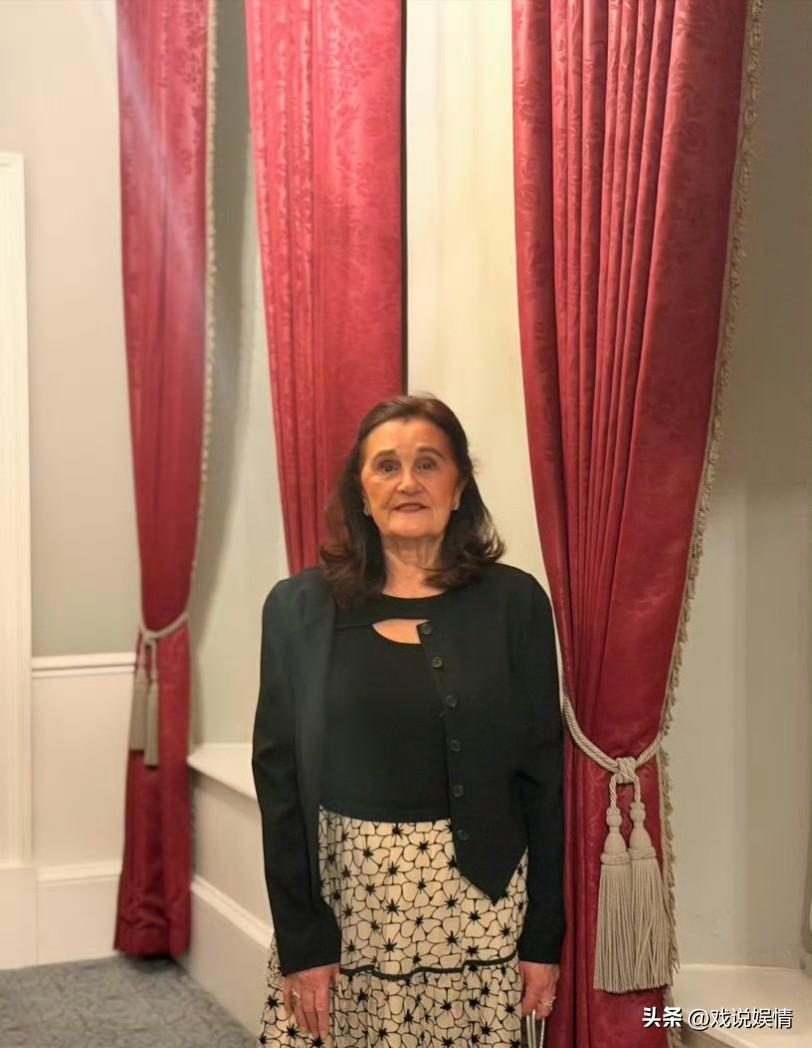 刘烨岳母80岁生日，刘烨妻子安娜晒照庆生！
3月29日，刘烨妻子安娜晒照为自己妈