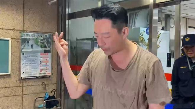 汪小菲回应去警局举报大S：女儿莫名其妙被掳走，搁谁都接受不了 。近日，汪小菲在直