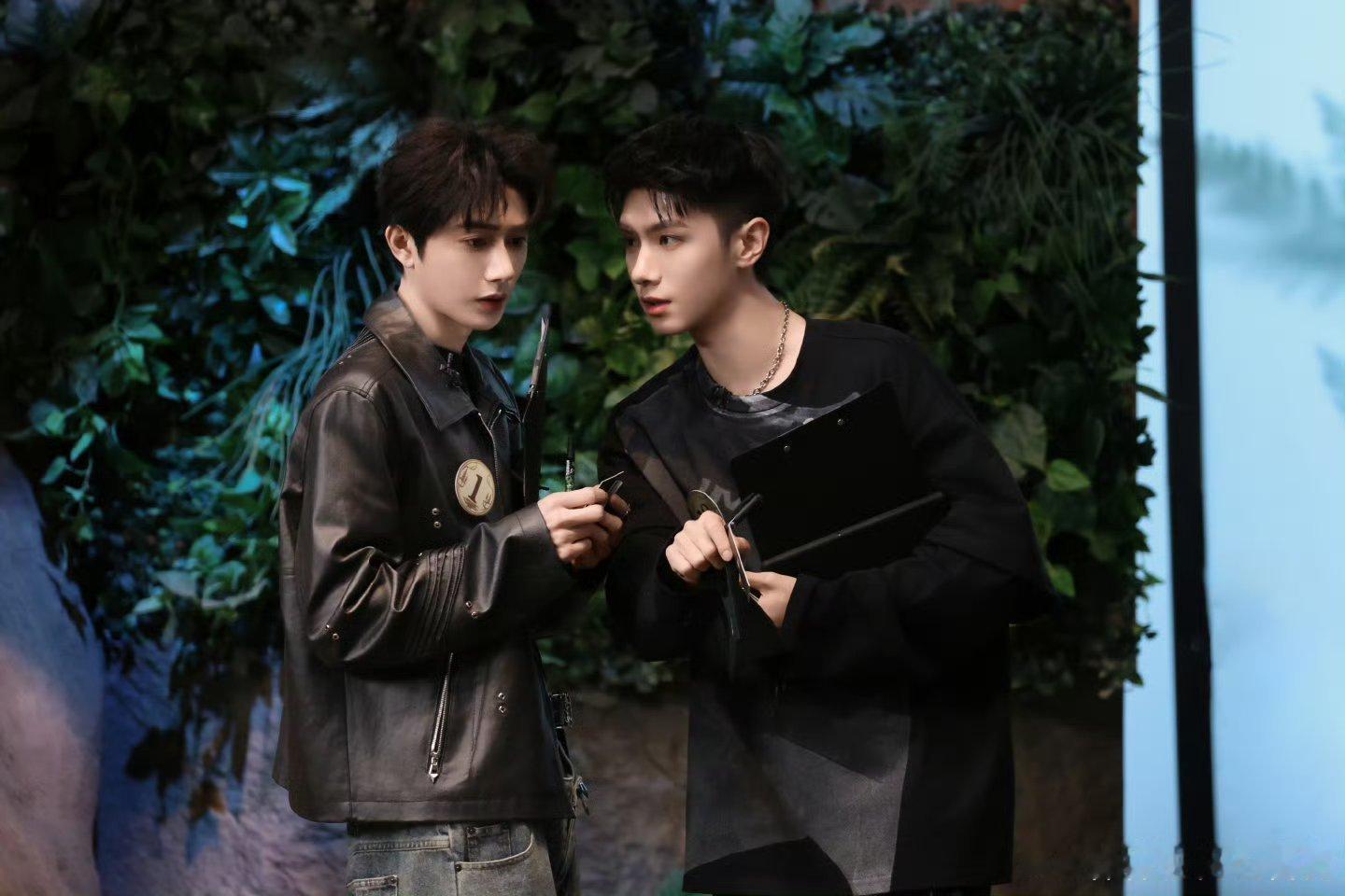 谁家节目没有感情全是技巧本期森林之战太精彩了！每个人都在为资源而策划，试探拉扯全