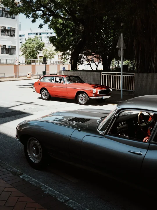 对面的Volvo 看过来～