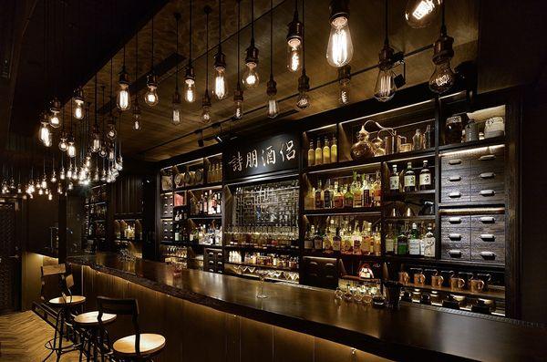 黄仁勋子女逆袭上位，4万亿「皇储」成长史首曝：一个学烘焙，一个开酒吧