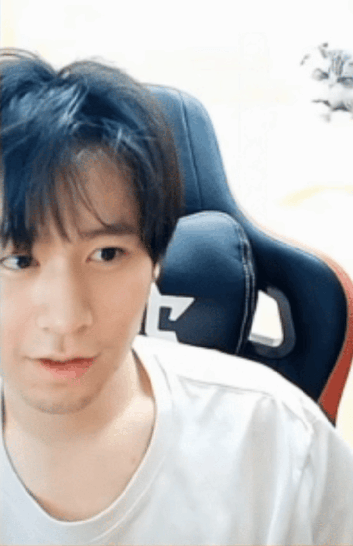 你们知道这有多可爱吗 眼睛滴溜转大脑极速思考 ​​​