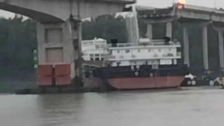 【突发】广州海事局通过新京报发布的最新消息称，广州市海上搜救中心于2月22日上午