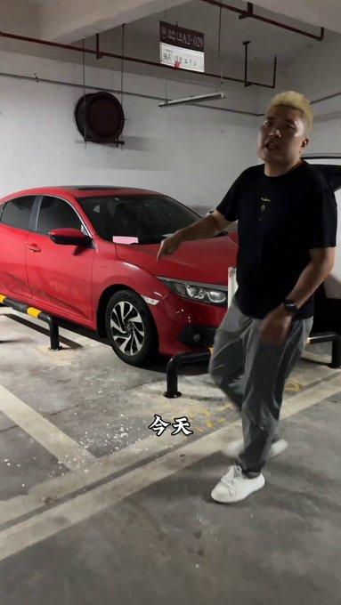 一件车位纠纷，硬生生拖了整整9天，前后组织6次调解才平息。
 
长沙这名体育局干