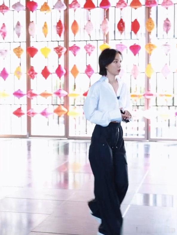 王珞丹41岁状态  王珞丹浪姐6上班look 王珞丹浪姐 6 上班 look，彩