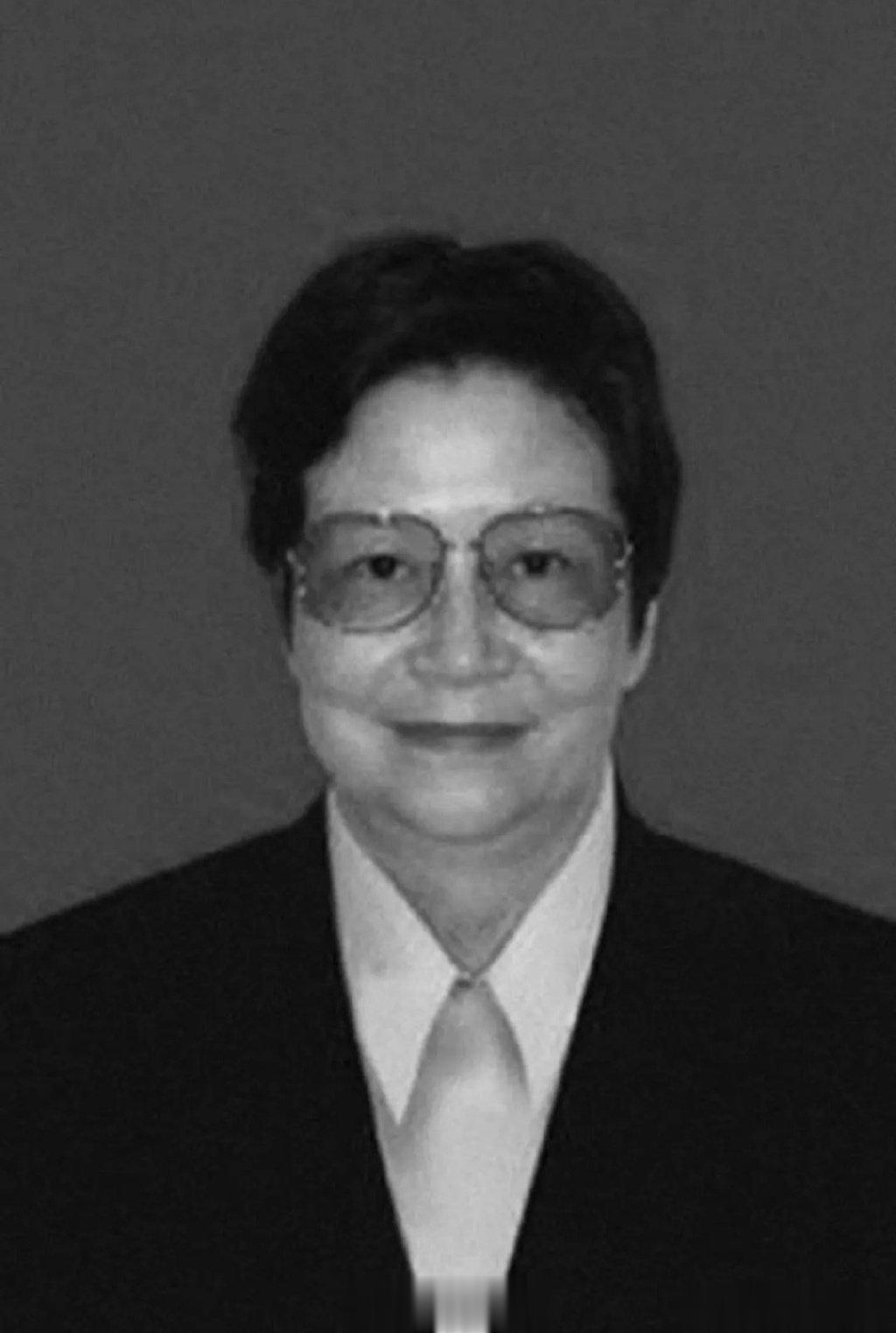 【#中国工程界第一位女博士倪以信逝世#】近日，清华大学电机工程与应用电子技术系发