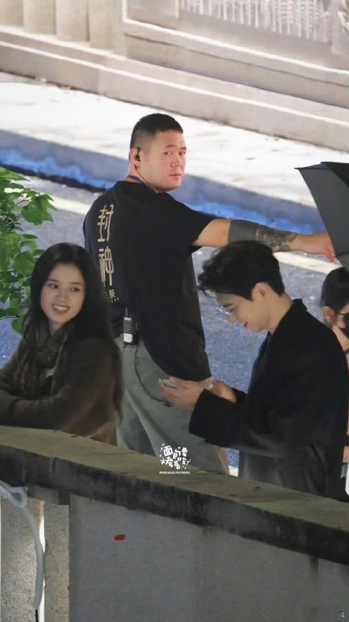 李现疯狂出片李现专业程度不输资深站姐李现疯狂出片，李现专业程度不输资深站姐，咱就