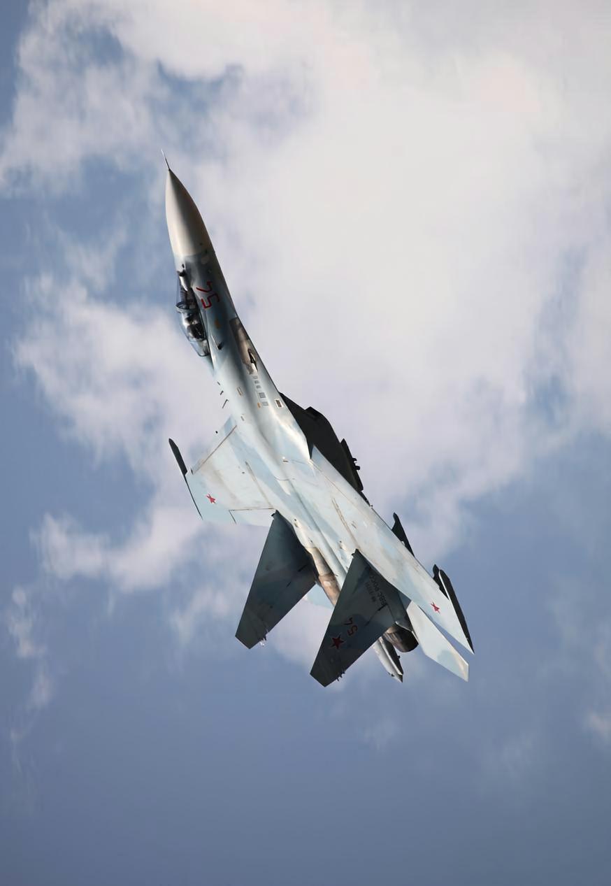 俄罗斯Su-27“侧卫”战斗机Su-27战斗机是在苏联时期由苏联苏霍伊航空集团设