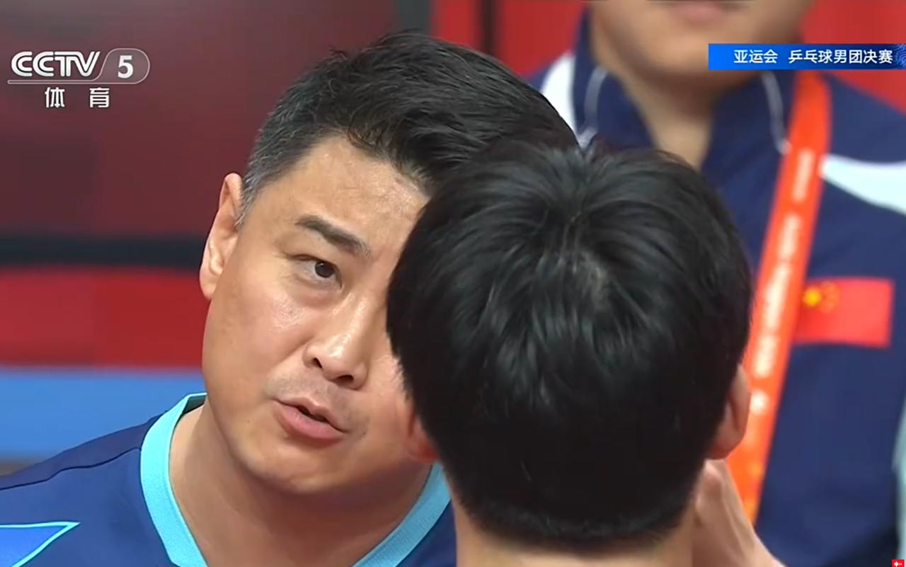 王皓指导温瑞博的战术，被全球直播了，张本智和可是能听懂的，就怕他不会翻译。

王