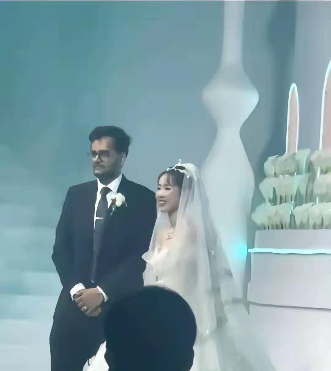 120万的国际婚礼！上海富家女倒贴钱嫁给印度阿三，你到底喜欢他什么？
   上海