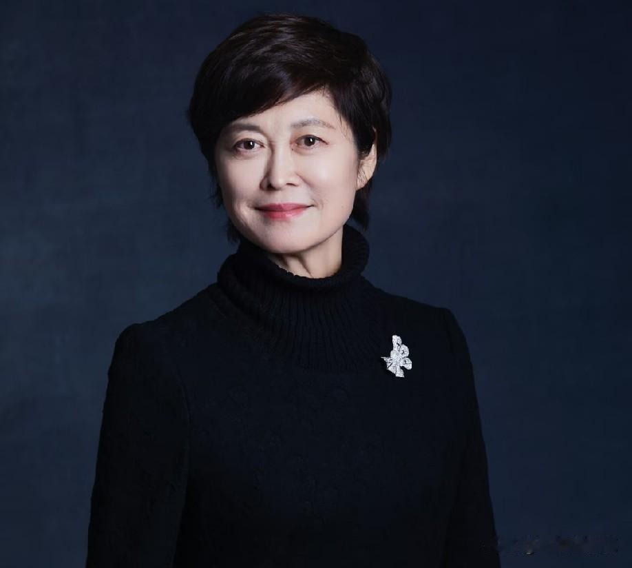 敬一丹主持过的节目：
 

1.《经济半小时》，1989年她就参与主持，也是她新