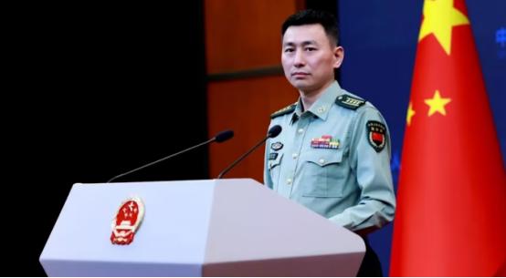 彻底撕破脸了！文的玩不过就来武的？荷兰军舰悍然闯入中国西沙，还敢放直升机入侵我国