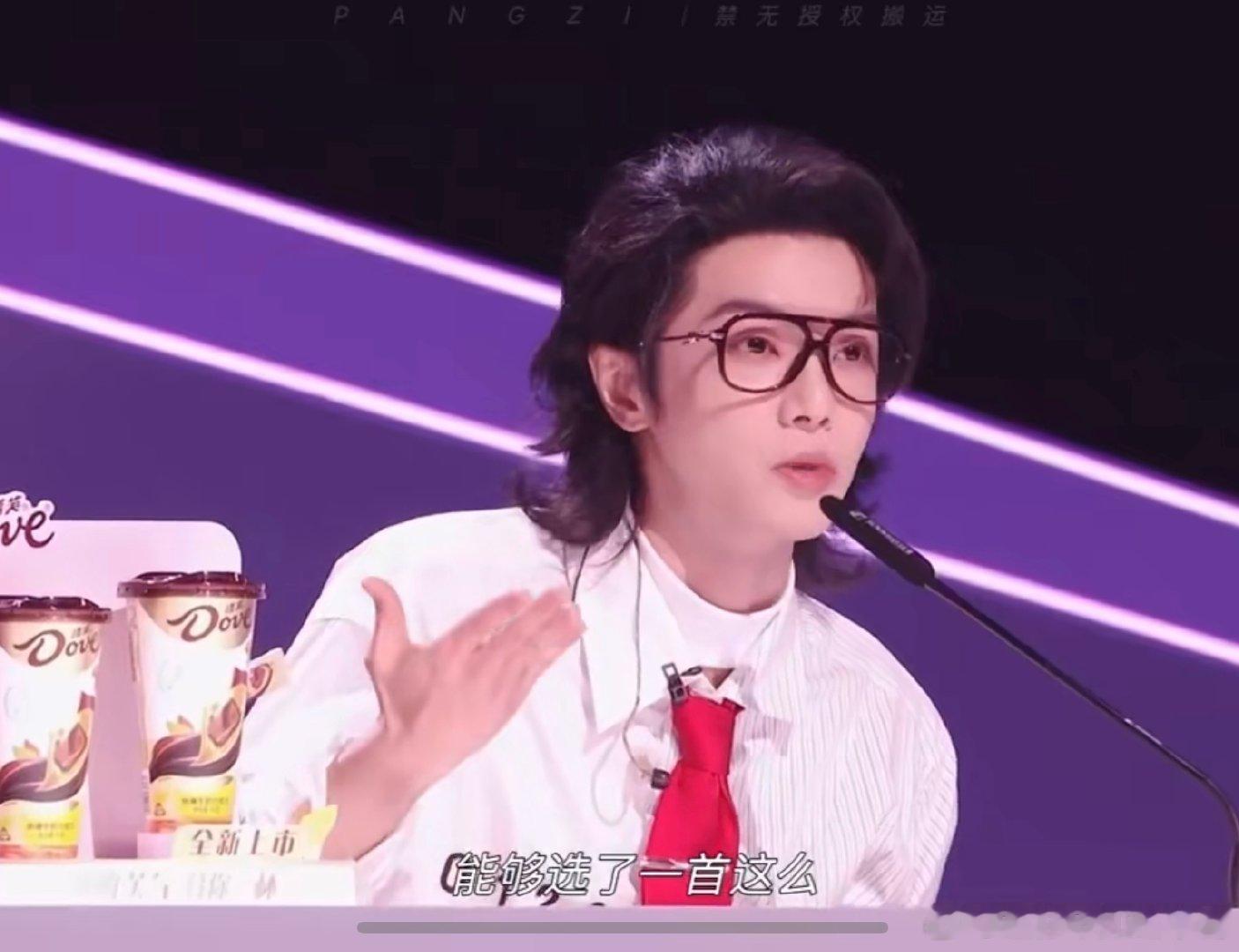 华晨宇回归声鸣远扬声鸣远扬 花花回声鸣远扬啦，认真聊音乐的样子超有魅力，今晚直播