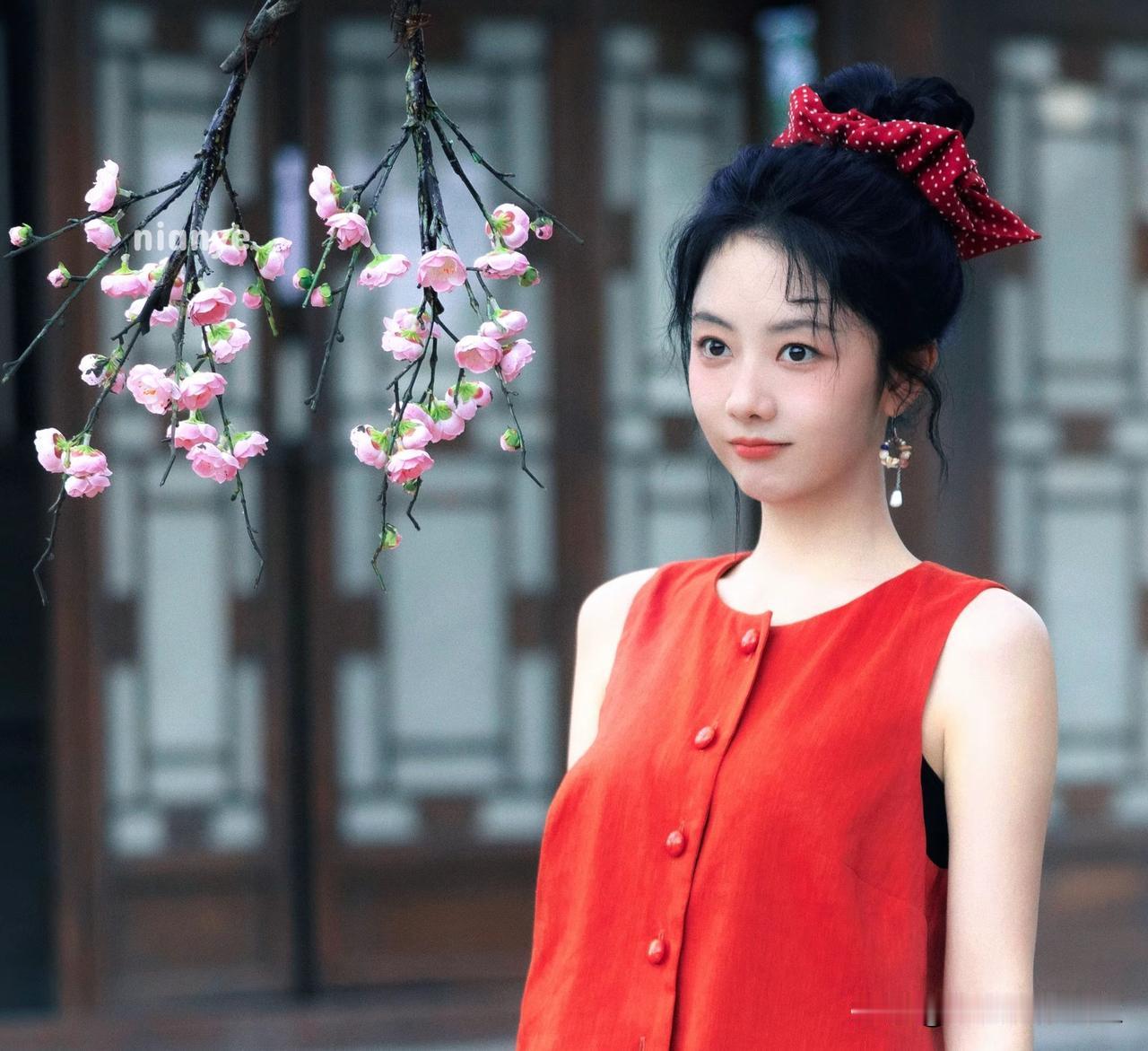 谭松韵真美，像樱花一样动人。这组完美[捂脸]谭松韵演技实力 谭松韵双面演技 明星