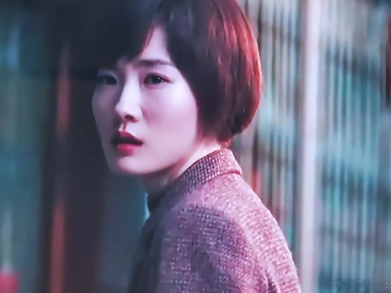 《繁花》21集，这个小姑娘人称小江西，外地来沪打工无依无靠，野心不小，一心想在黄