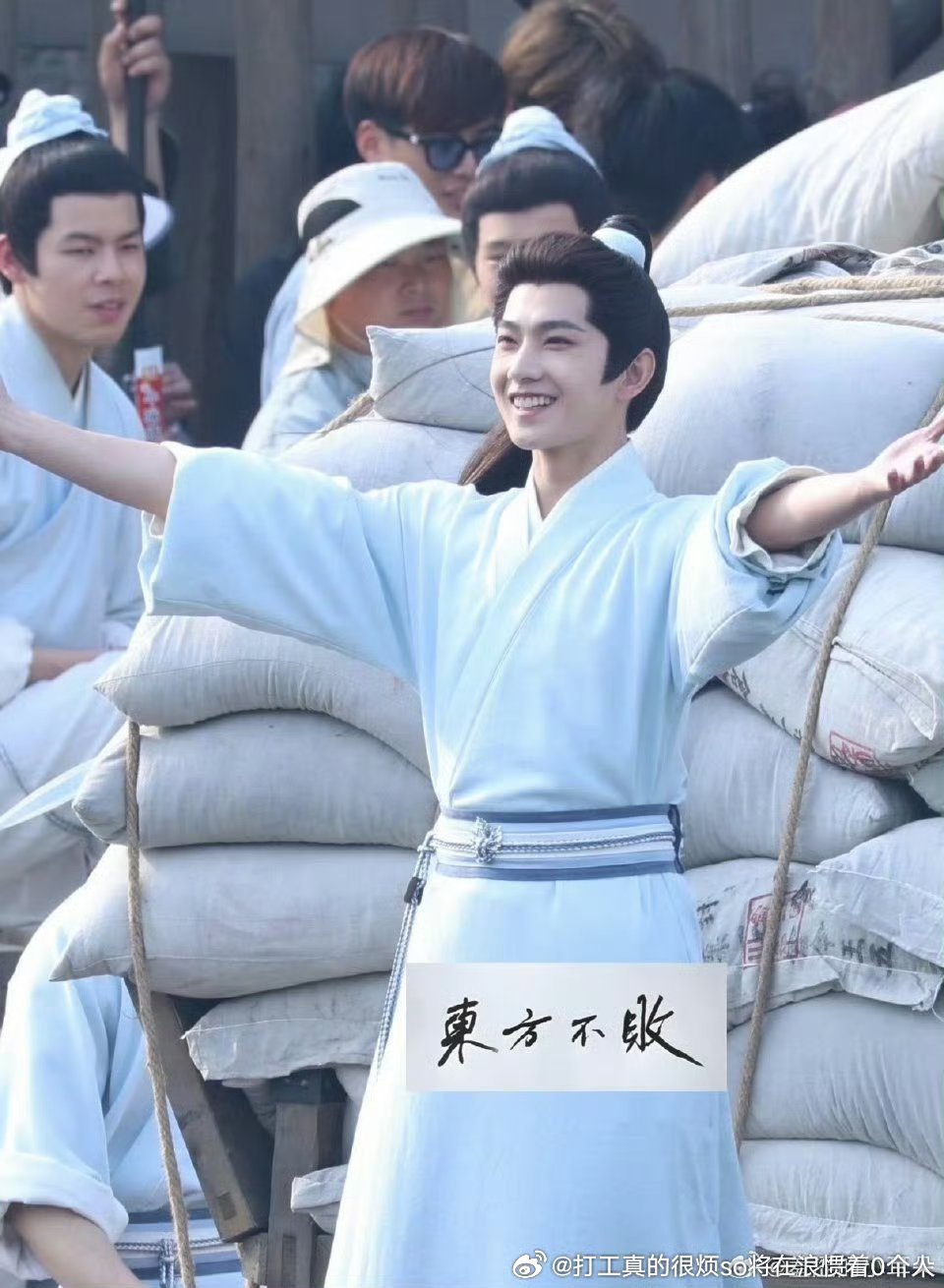 跟不让江山比衣料花没花钱太明显了 