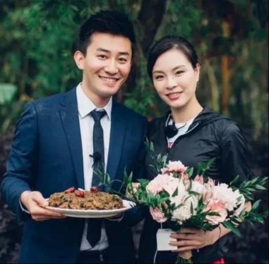 她是奥运冠军吴敏霞！大婚跪着为婆婆敬茶，对方态度却十分冷淡。婚后她两次怀孕，婆婆