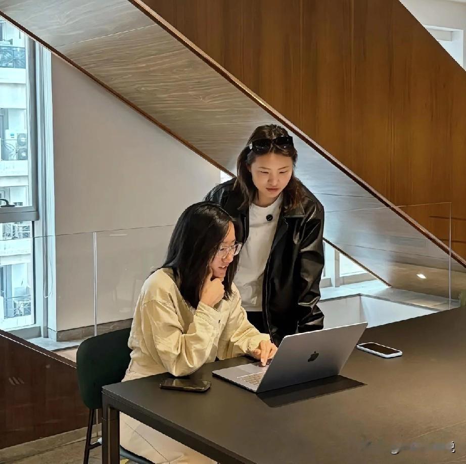 做了一个新员工第二个月试用期评估面谈，部门负责人给我们的反馈员工的能力，工作态度