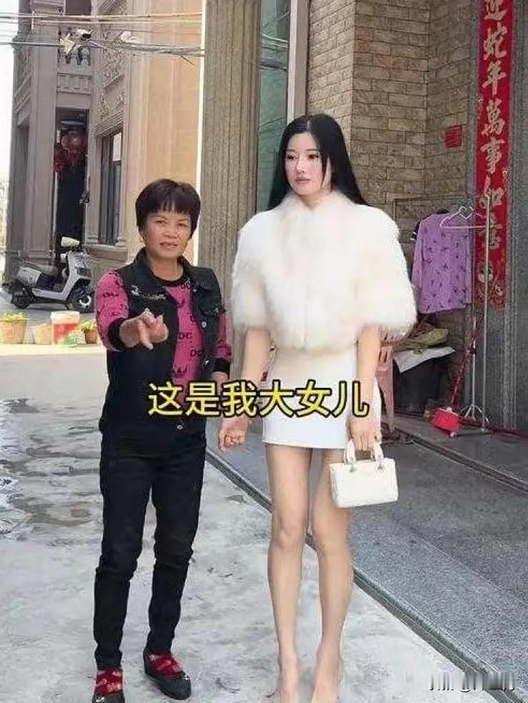 广东一女子相亲，女子身高1.72米，兼职模特，相亲当天和妈妈一起跟相亲对象相亲。