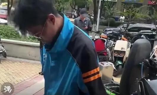 2024年，外卖小哥带着3岁女儿送外卖，不料，女儿竟被人抱走，外卖小哥6天不眠不