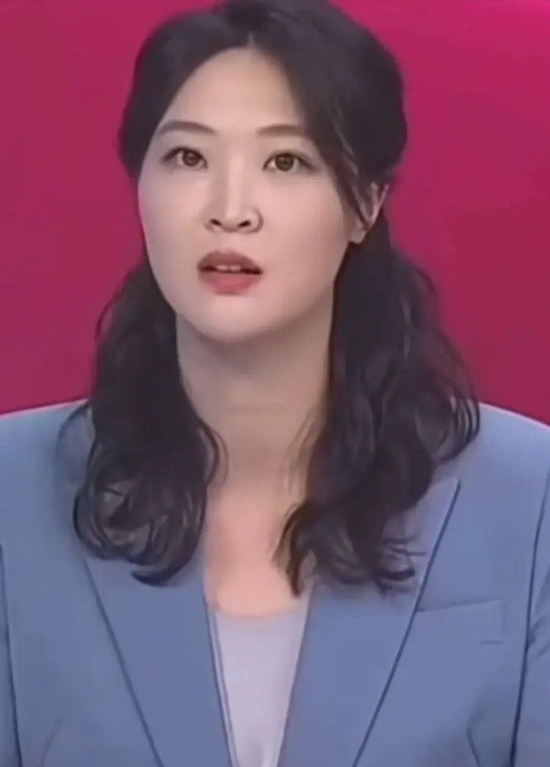惠若琪赛后评价女排时很隐晦地指出国家队目前的问题。“像张籽萱这样的小将，在国内连