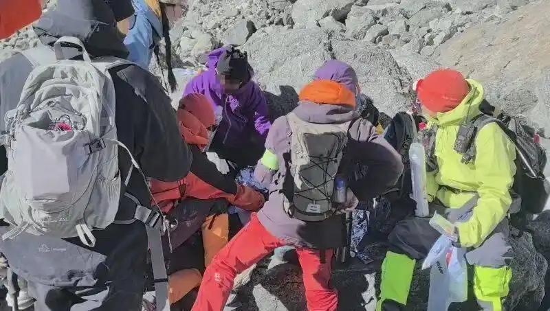 一场违规徒步夺走了23岁硕士的生命！12月21日，这名年轻学生跟随重庆某户外社群