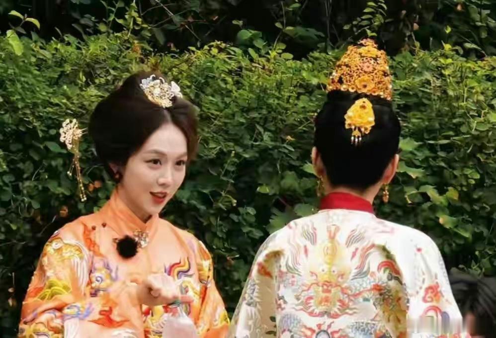 节目组这是在让姜妍给虞书欣让妆吗？这差距也太大了 ​​​