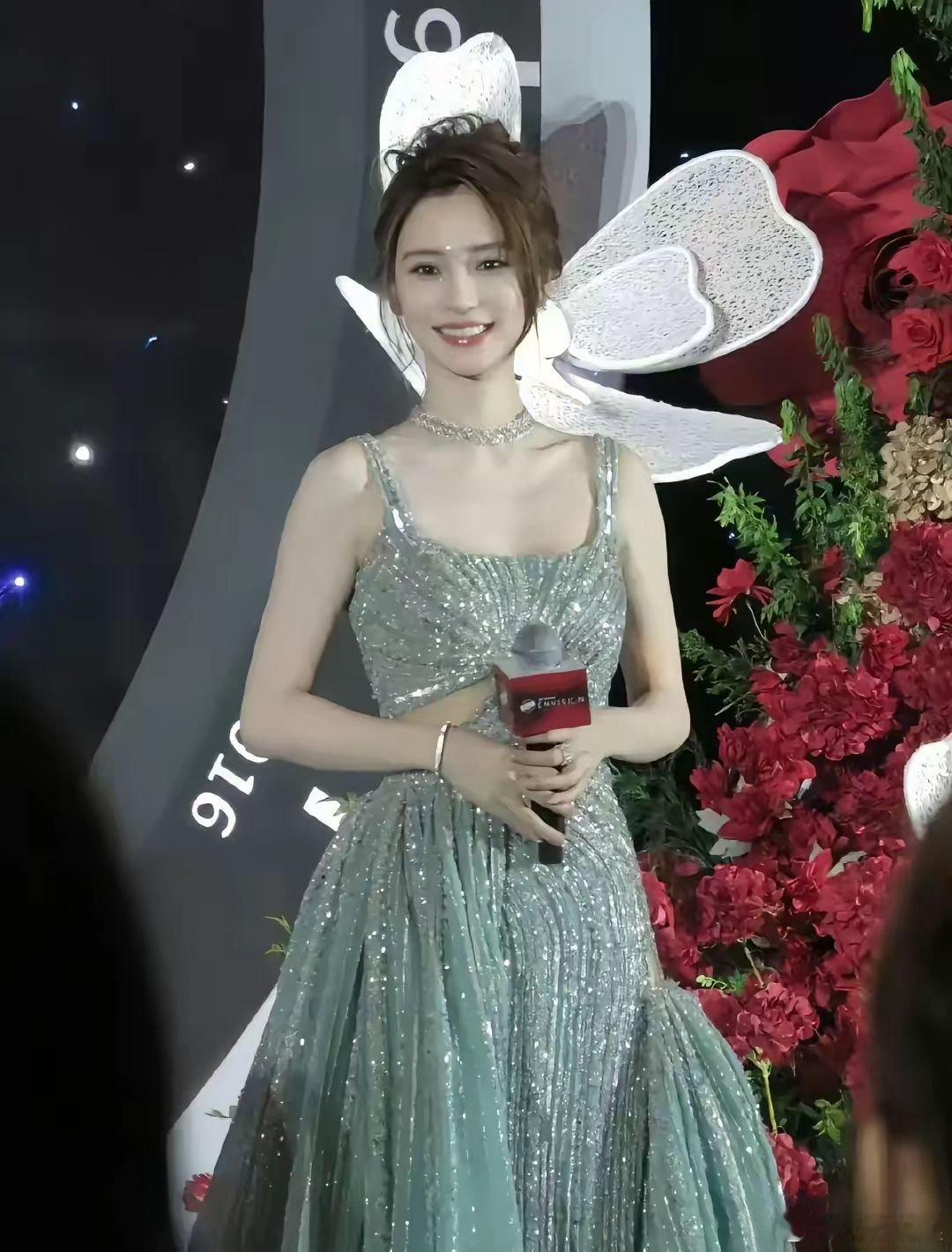 黄晓明这次彻底输了如今离婚5年，很久没有出现在大众视野的Angelababy最近