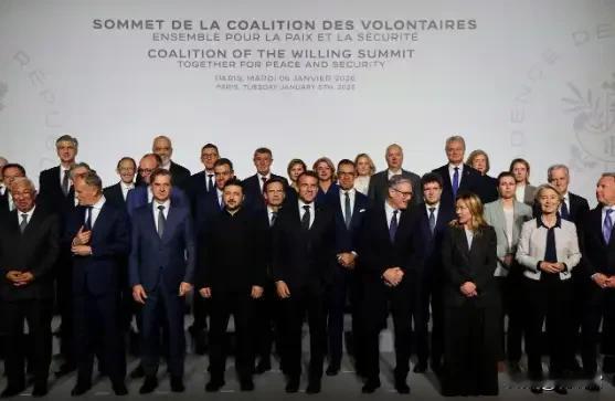 欧洲这些精英们又把泽连斯基忽悠去合影，显得他们大爱无疆，他们在法国召开“意愿联盟