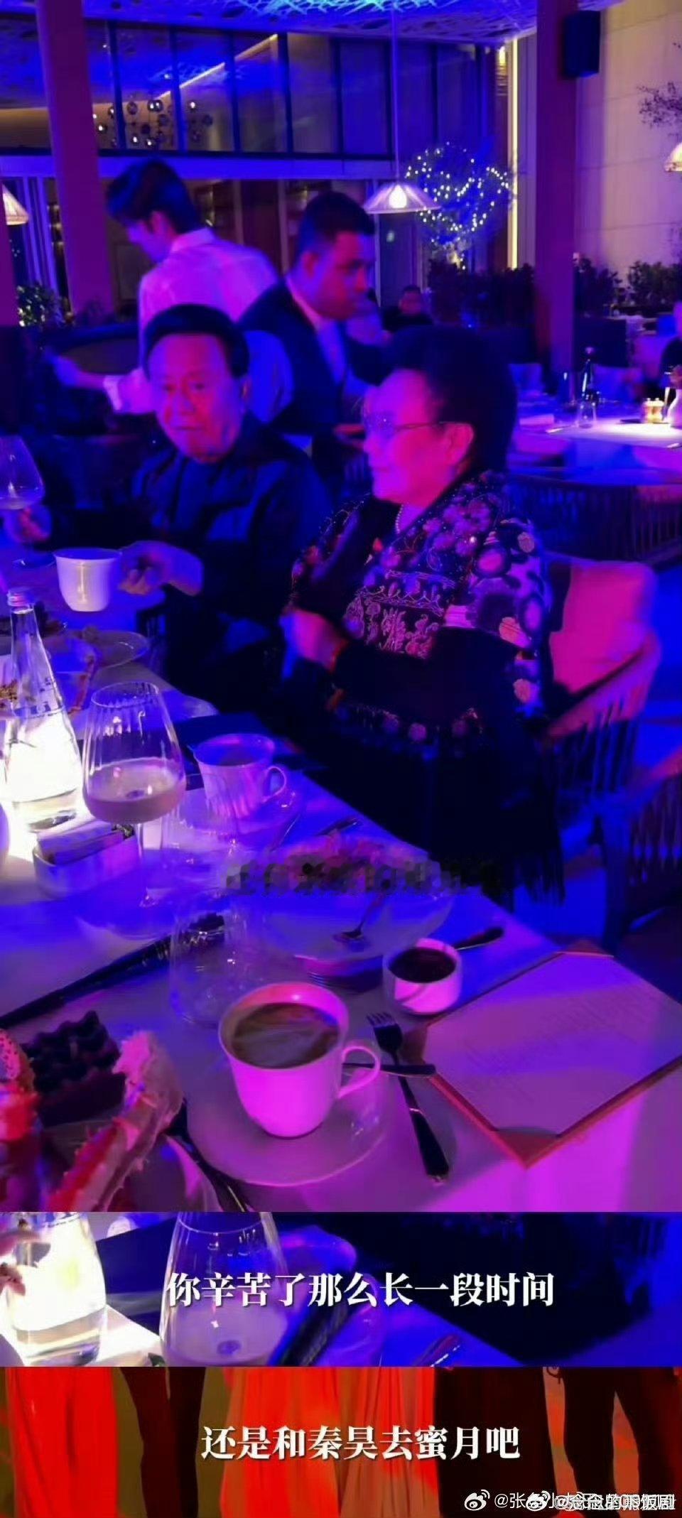 秦昊说伊能静是我的童年偶像 秦昊从小就欣赏伊能静，一路走来互相理解包容，平淡又真