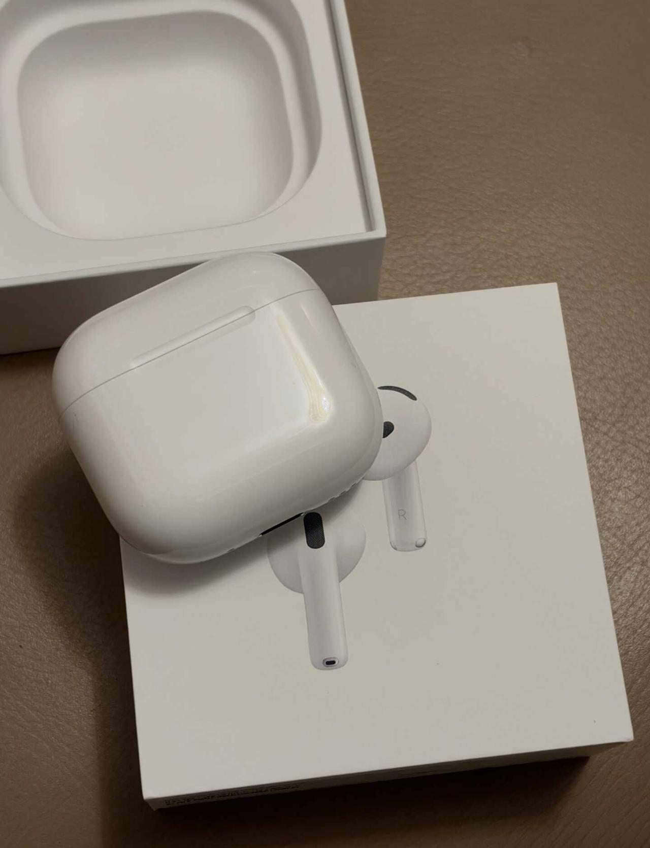AirPods5的降噪蛮好的 有理由装听不见了
其实是真的有点听不清哈哈哈哈哈，