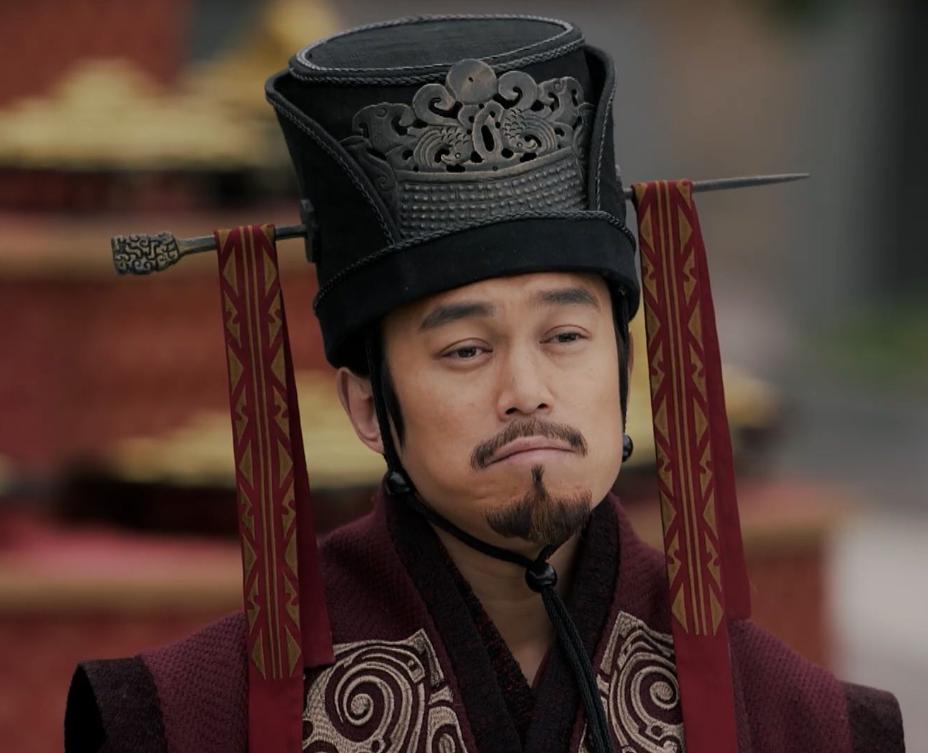 郭开的扮演者是成功的，我很喜欢。至少在娱乐性这方面，真的很成功。
那眼神，那表情