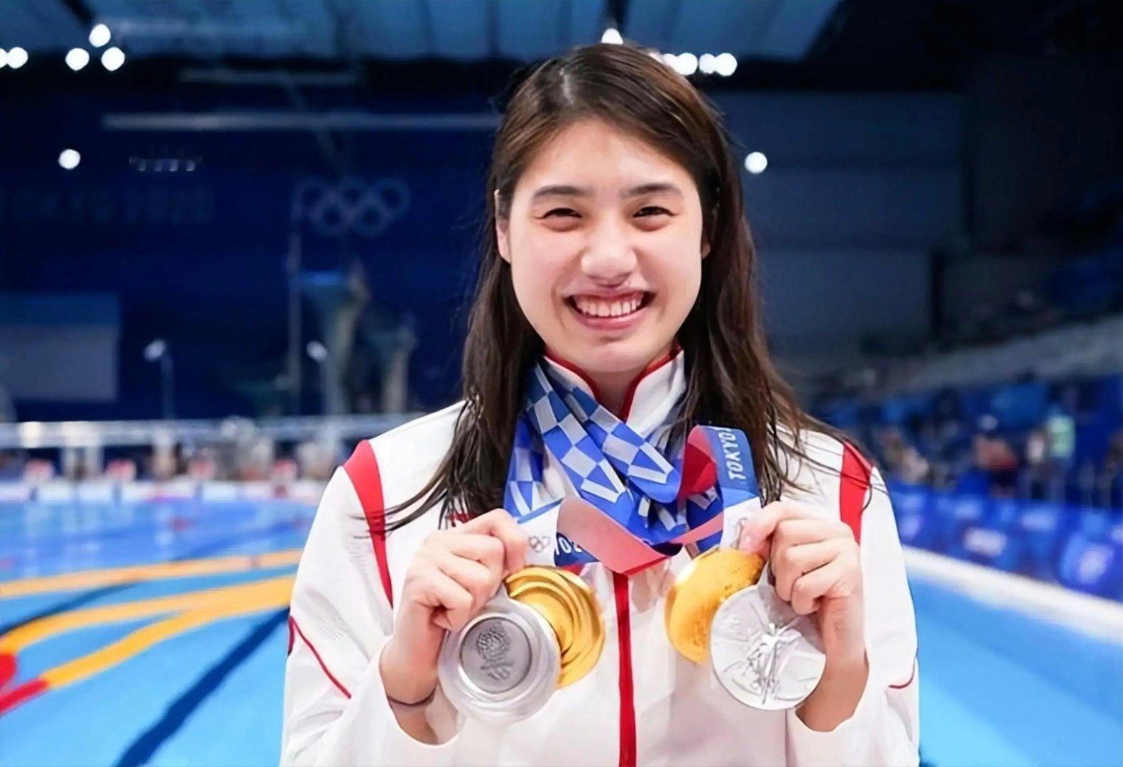 在刚刚结束的全运会女子100米蝶泳决赛中，“蝶后”张雨霏火力全开，以56.88秒