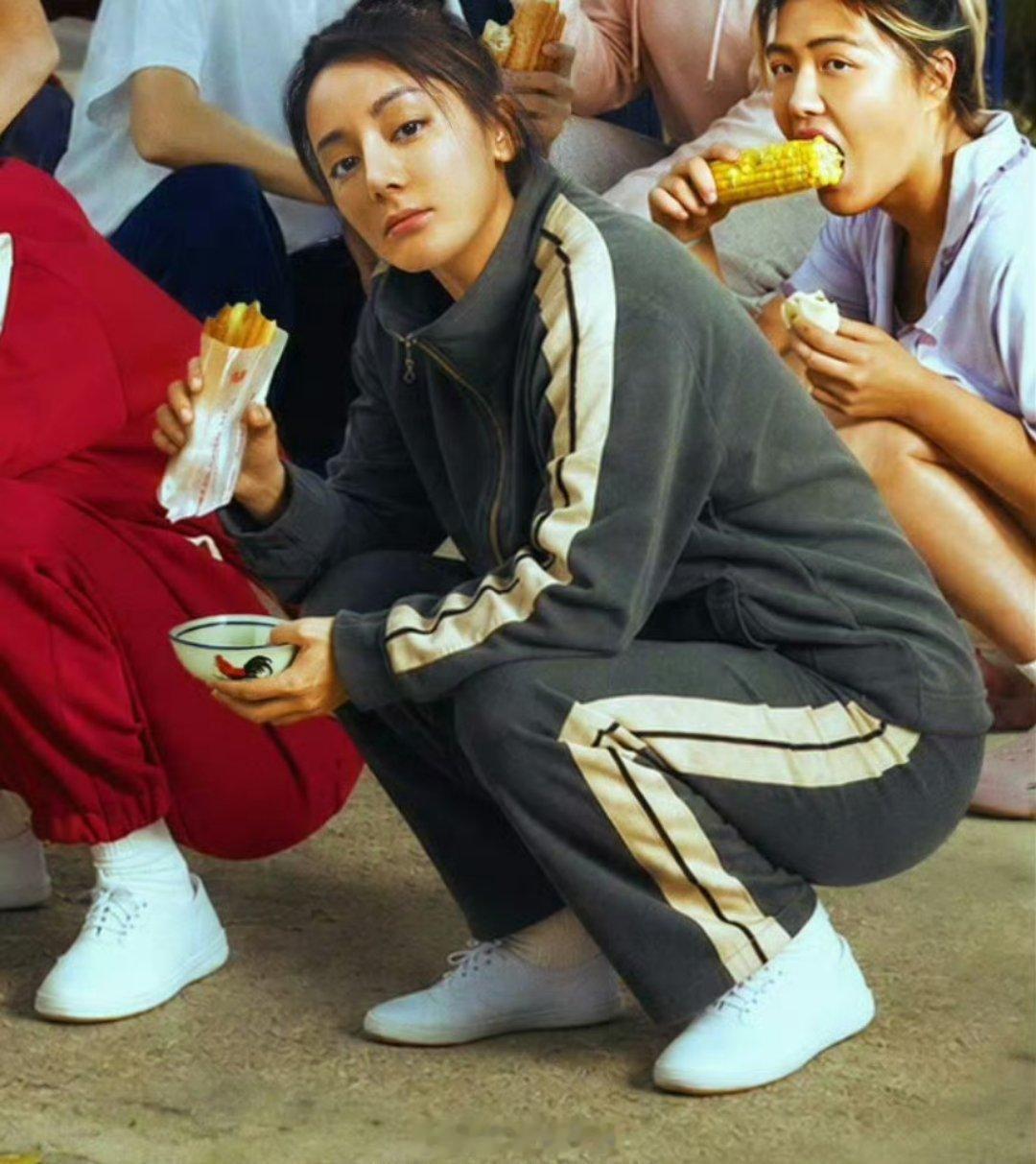 被《功夫女足》预告直接被迪丽热巴惊艳到这次她完全抛开以往精致美人的固有标签片中大