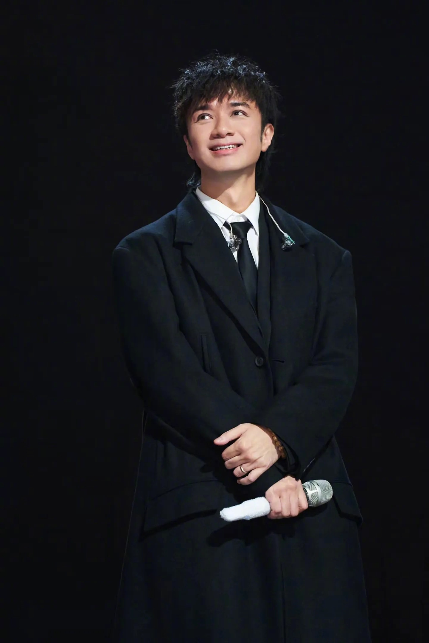 有人说古巨基现在也53岁了，等他80岁，孩子才17岁，不过明星的80岁，也就相当