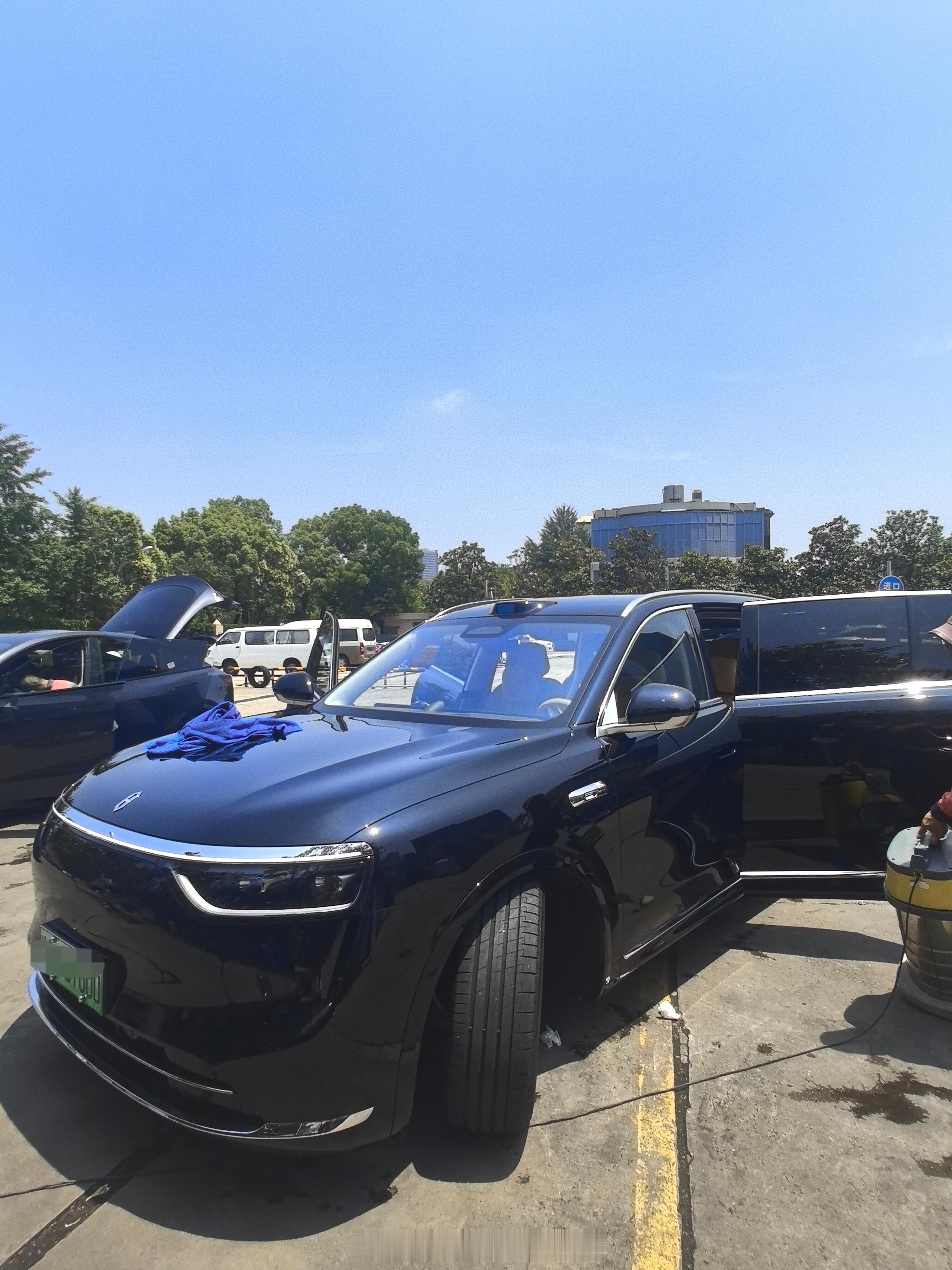 洗个车…价格是5块钱一个梯度…问界m8 ​​​