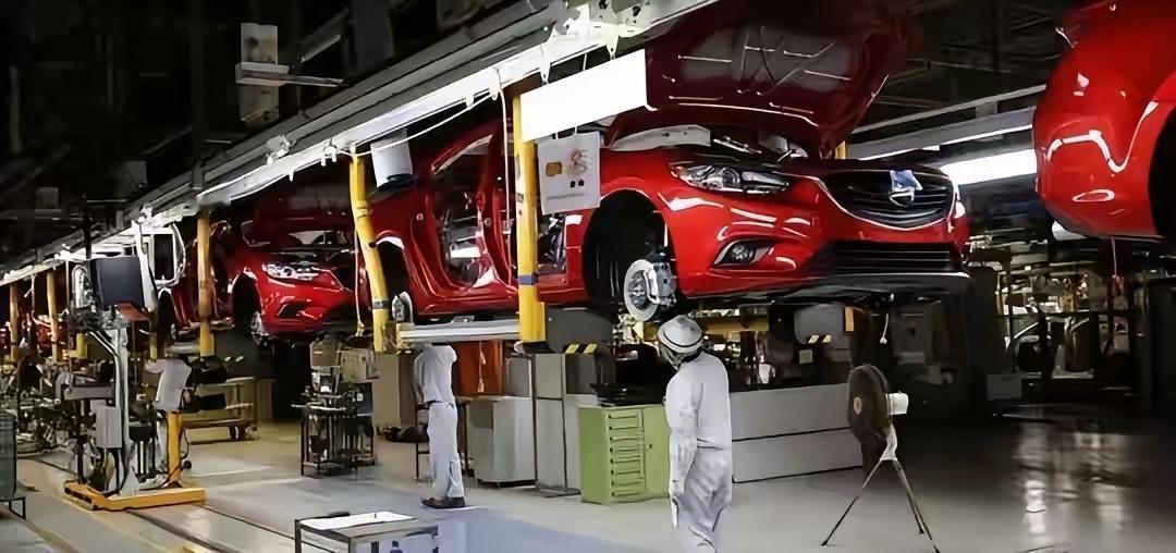 日本经济的命门 ， 顶梁柱，基本盘是汽车工业。

汽车工业就是日本的心脏。汽车不