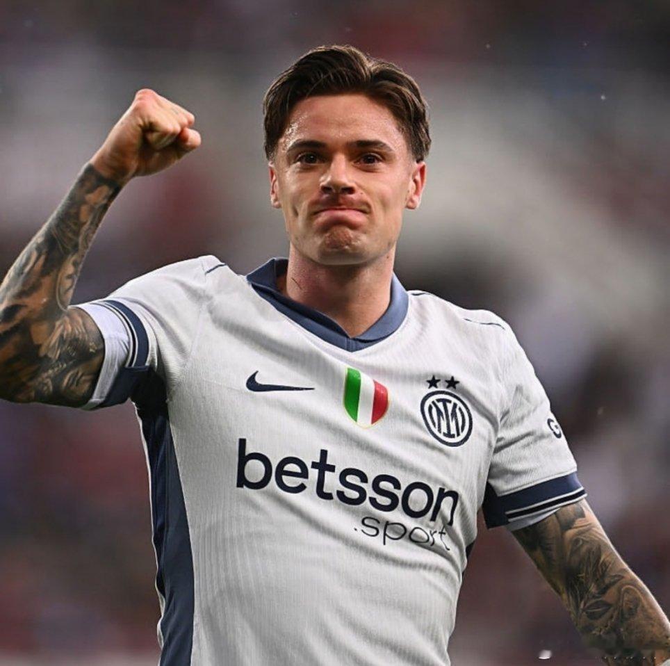 马雷斯卡：虽然扎莱夫斯基不是现象级球员，但是比恩里克强太多了，前者可以创造优势而