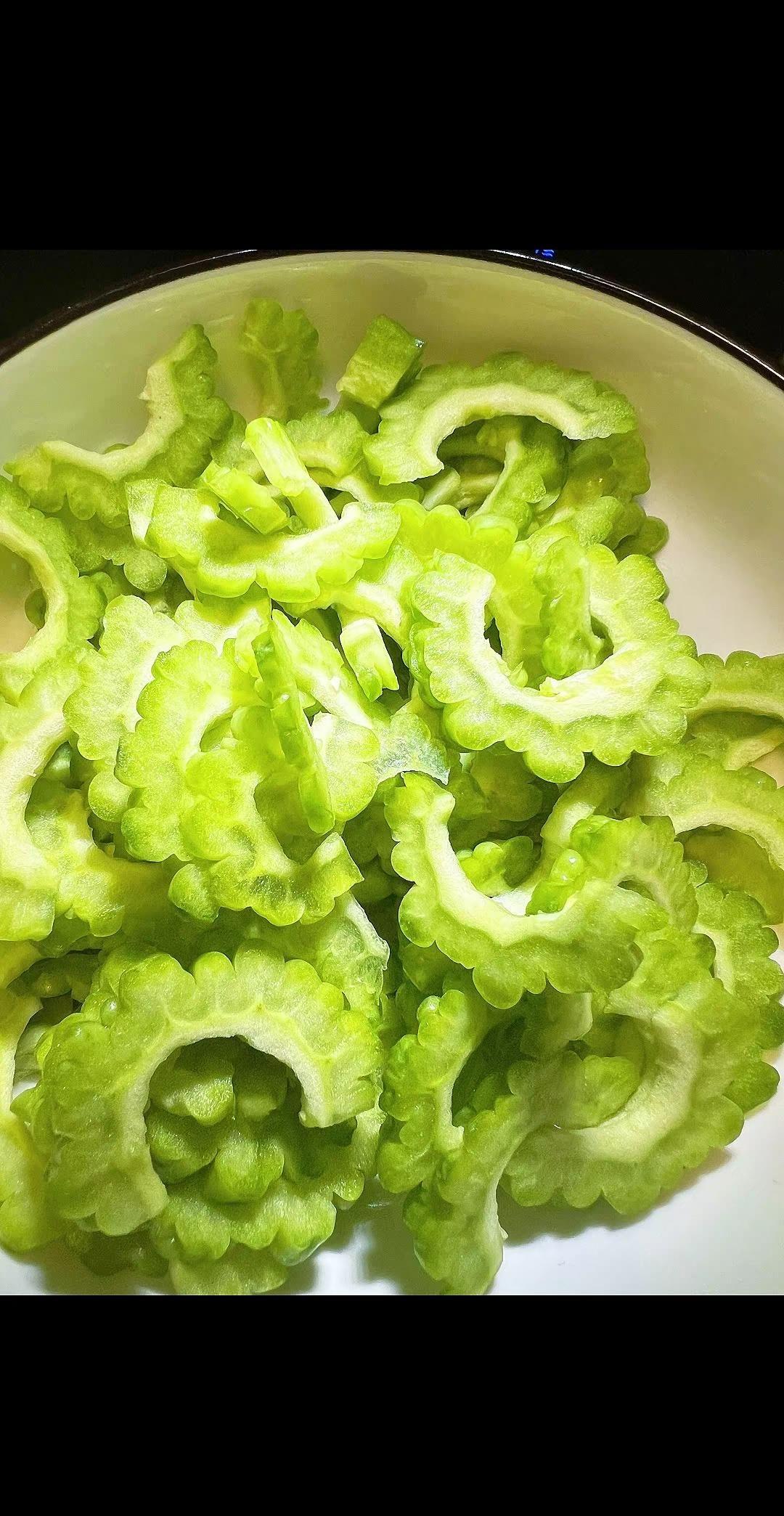 斯洛克世锦赛1/4决赛，吴宜泽13-8瓦菲，晋级四强!当8强全员盯着赵心童，却杀