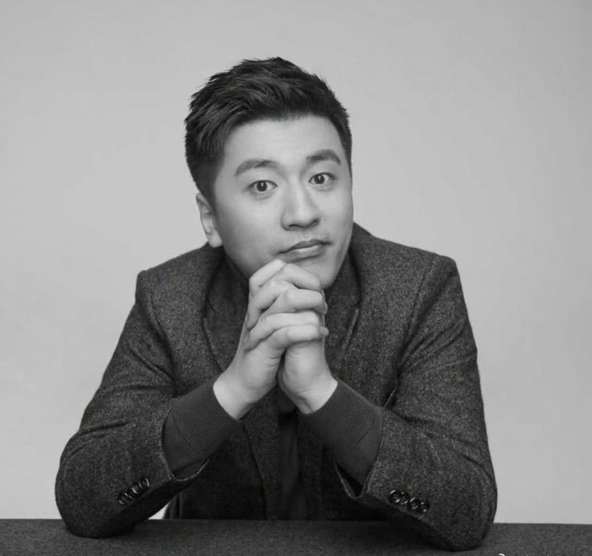 好奇查了下张雪峰的出身。
一查才知道，张雪峰根本不是资源咖，他就是一个不靠背景只