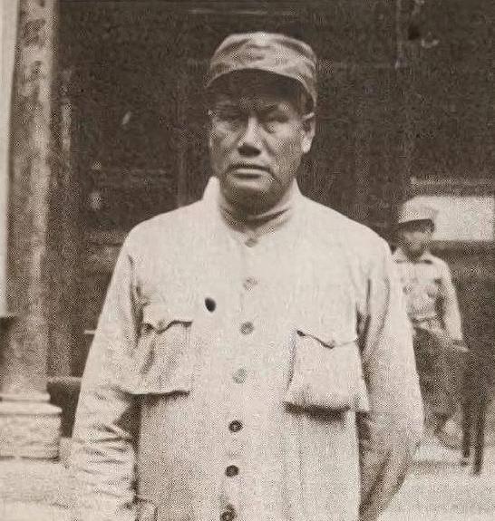 1939年，贺龙拟定了一份旅长任命名单，报给延安。毛主席看完没批，反而问了一句：
